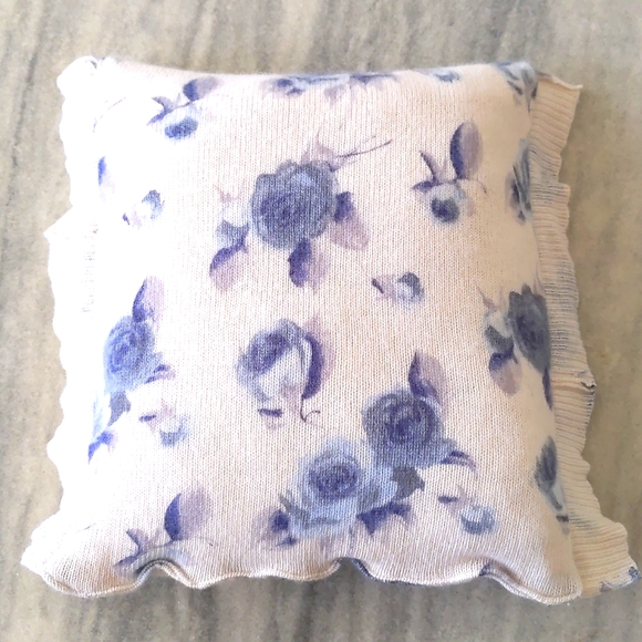 Brand new. Handmade Floral pillow made from lambswool/Angora blended material. - Picture 2 of 3